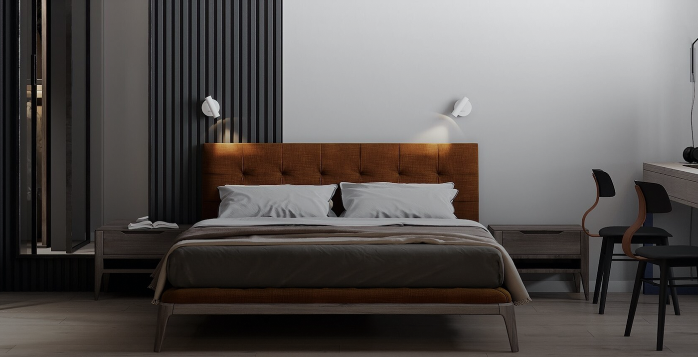 Большая кровать в центре комнаты